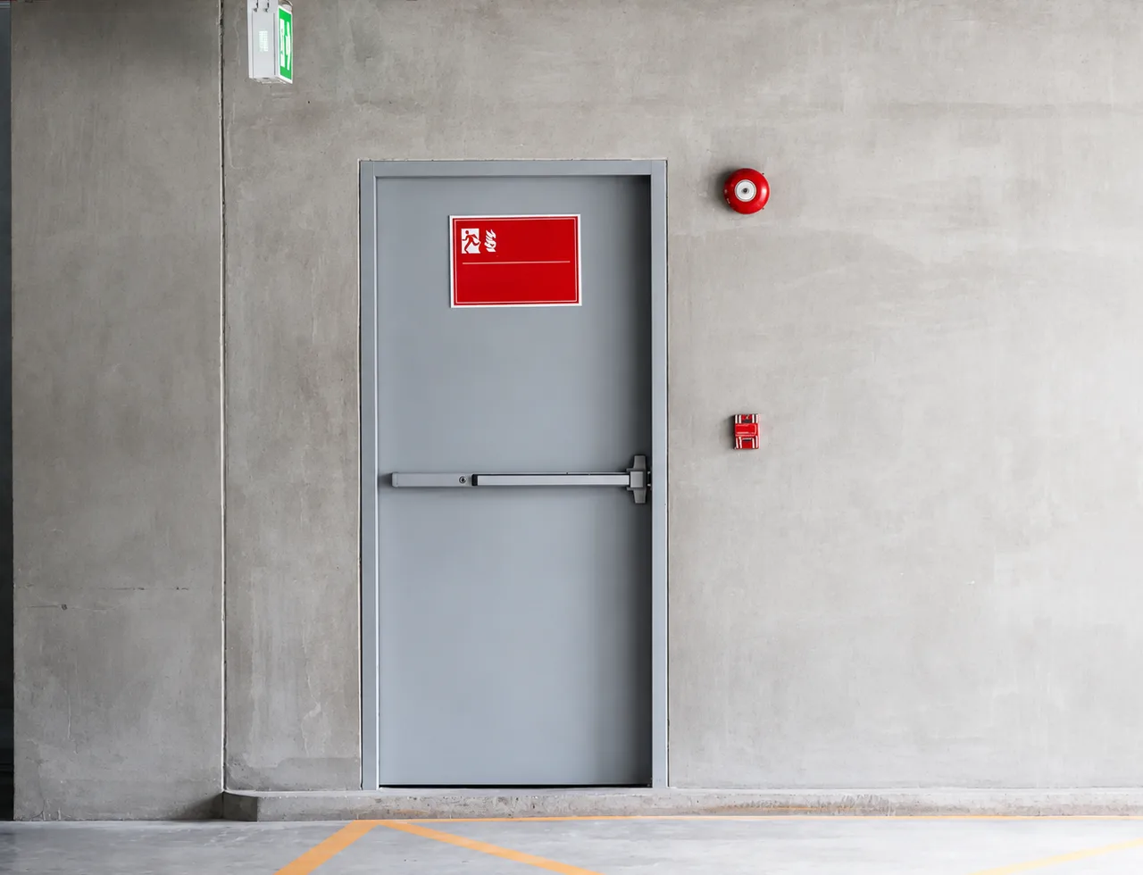 Porte anti-panique vitrée installée à Paris par Porte Automatique Paris