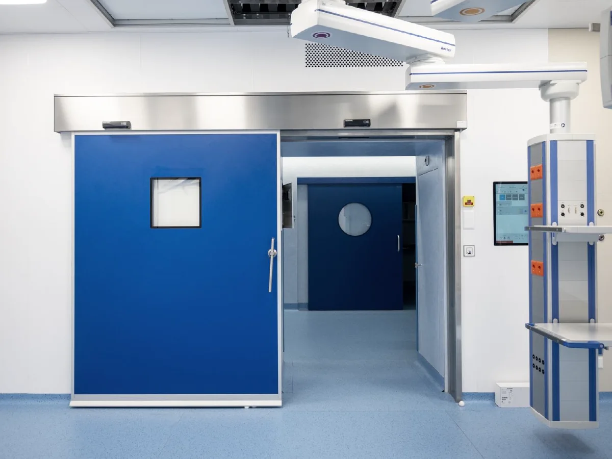 Porte hermétique vitrée installée à Paris par Porte Automatique Paris